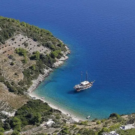 Nyaraló Raj Na Otoku Bracu *